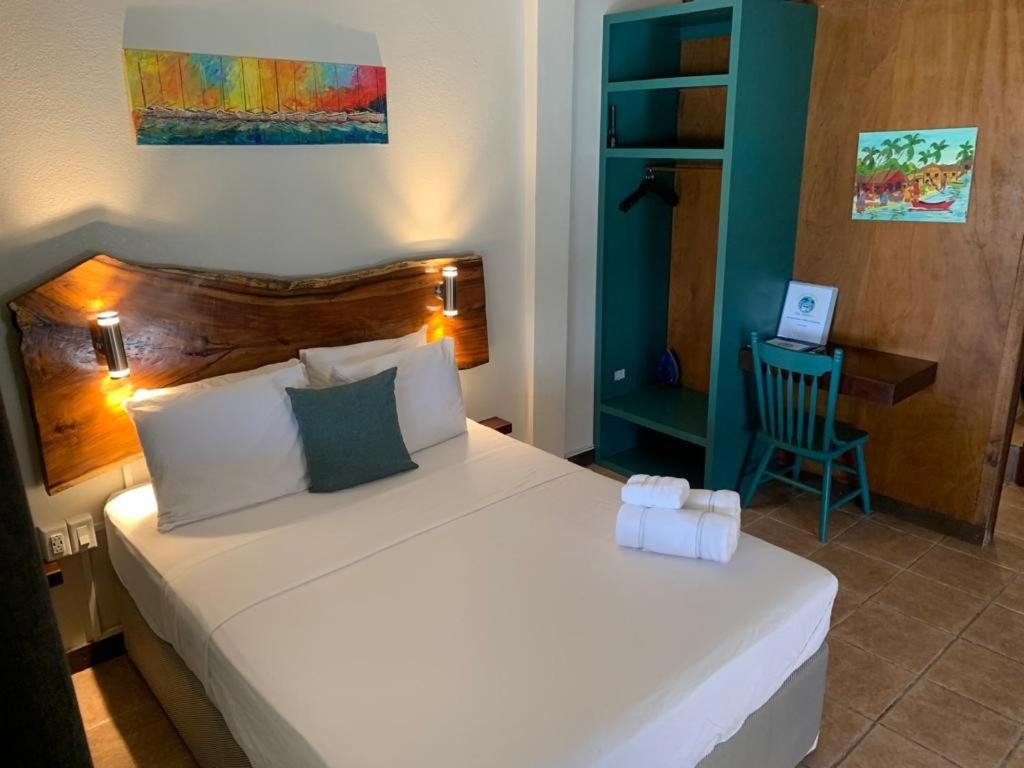 The Bounty Hotel Caye Caulker Kültér fotó