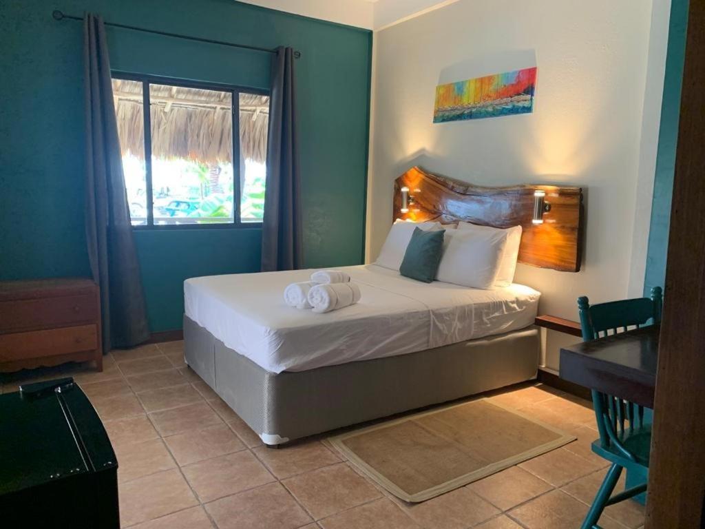 The Bounty Hotel Caye Caulker Kültér fotó