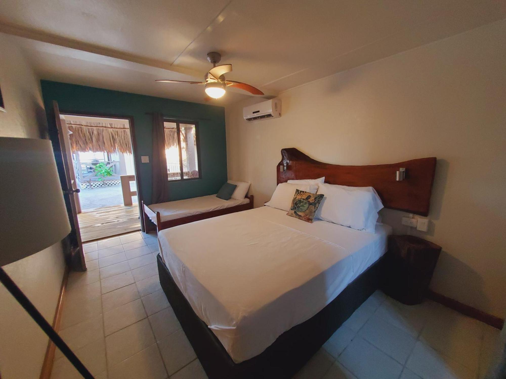 The Bounty Hotel Caye Caulker Kültér fotó